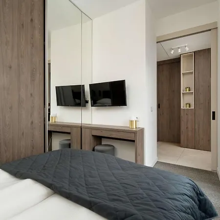 Tasteful In Close To Market By Renters Apartment *