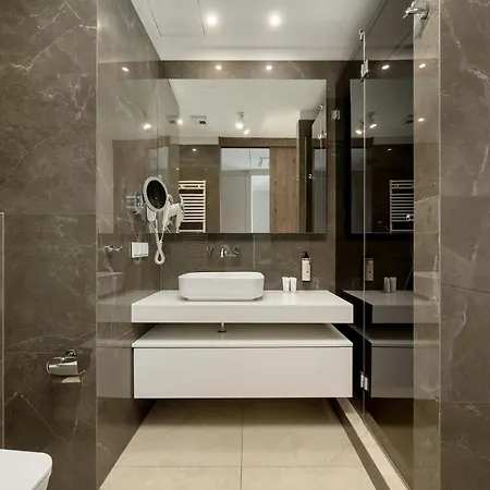 Tasteful In Close To Market By Renters Apartment *